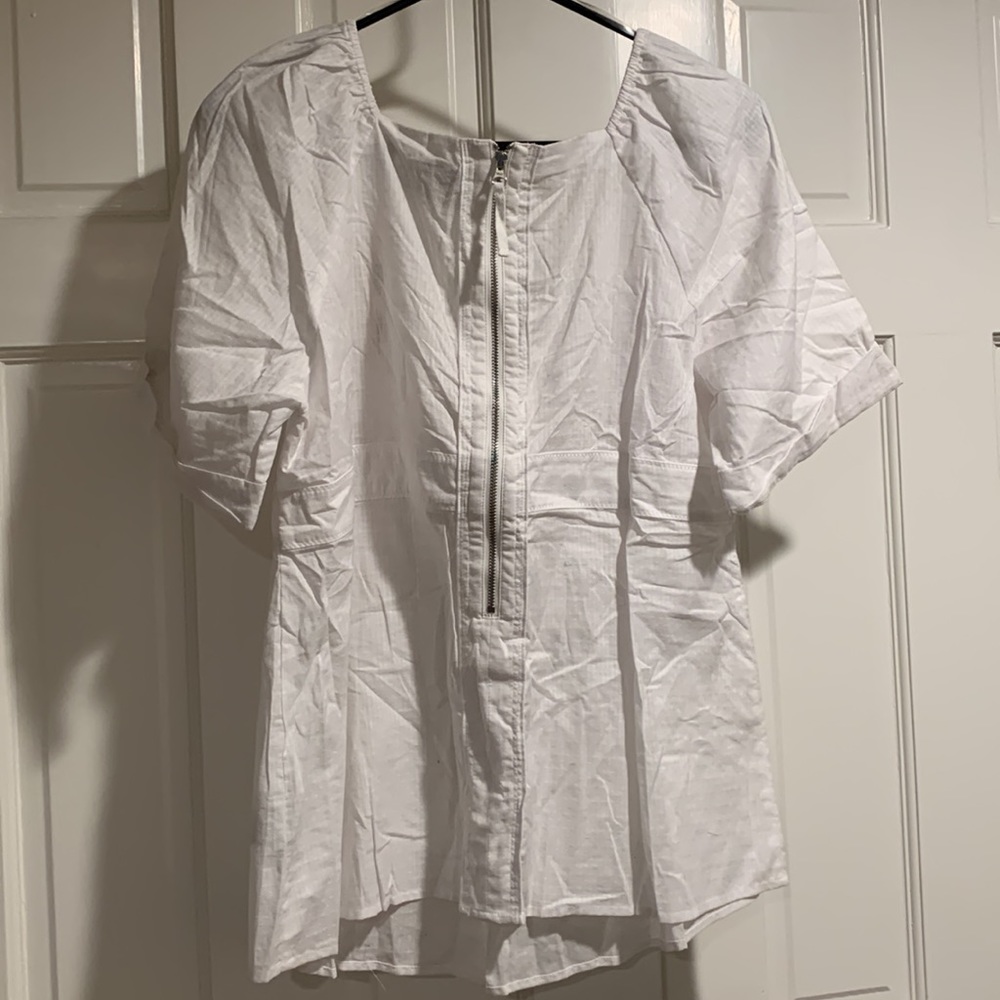 White Women’s Plus Size Top with Zip Back New with Tag - Picture 2 of 2